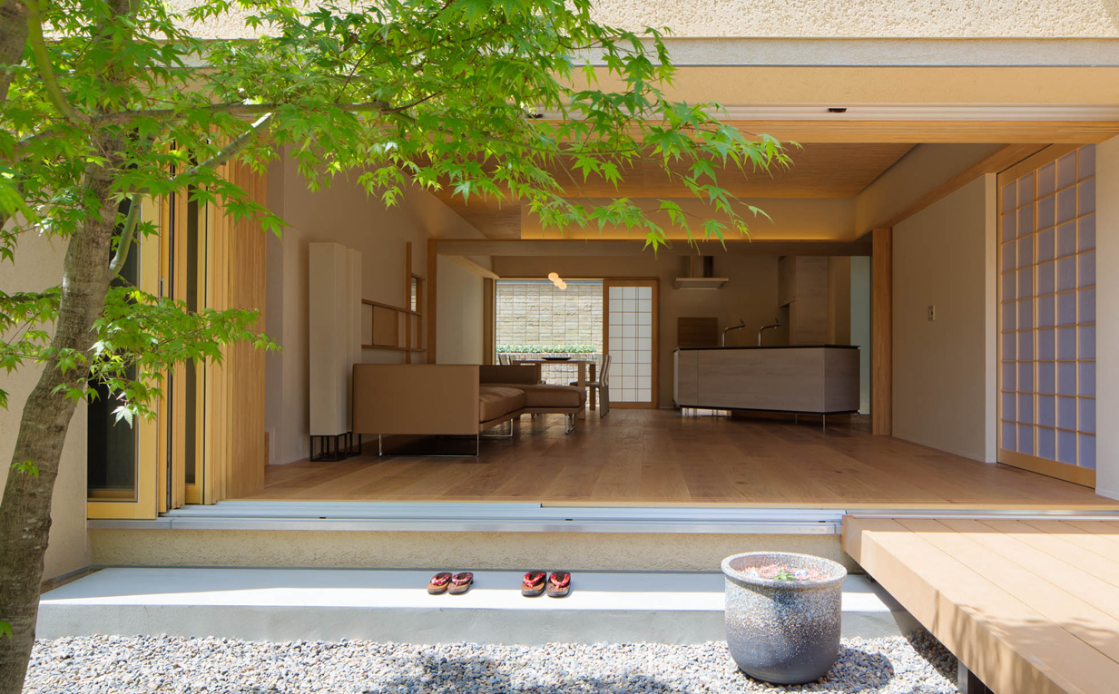 屋内から屋外へ、空間の広がり